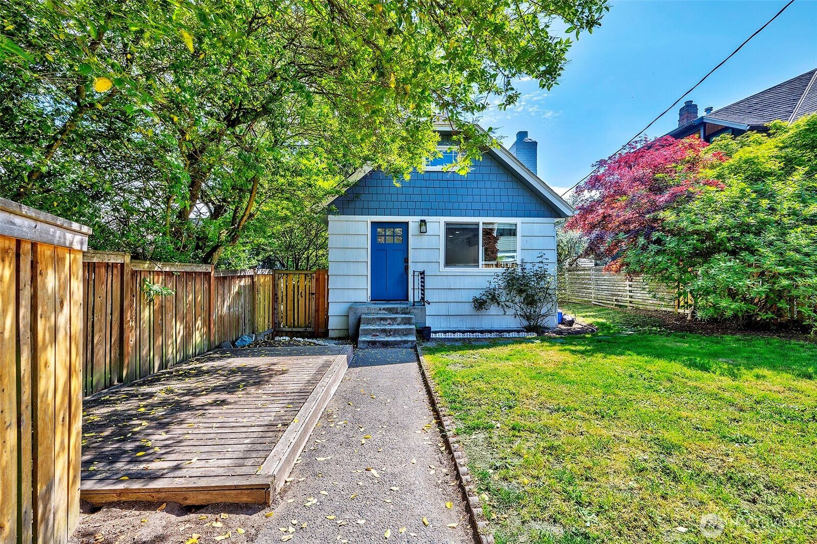 Property Photo:  3806  35th Avenue W Unit 1  WA 98199 