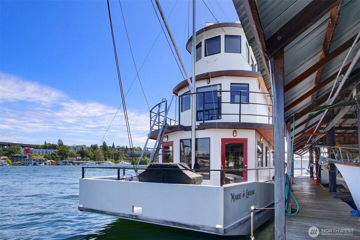Property Photo:  2401 N Northlake Way B13  WA 98103 
