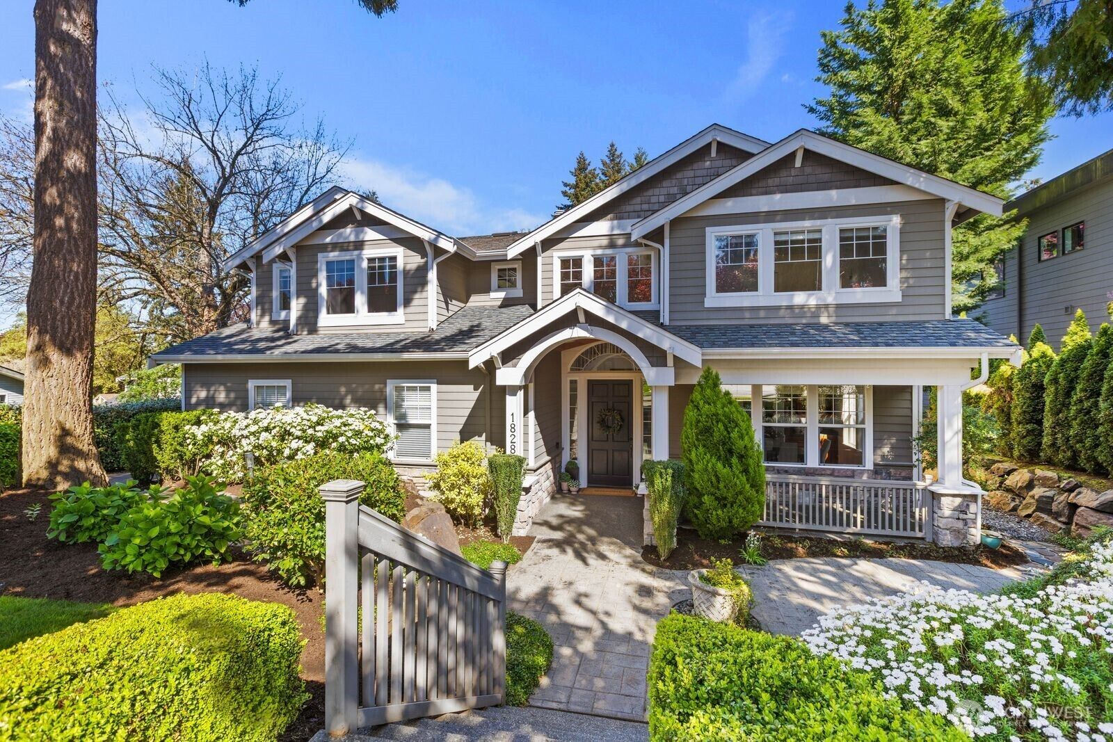 Property Photo:  1828  4th Street  WA 98033 