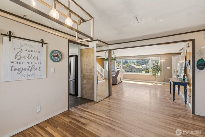 Property Photo:  905 W 11th Street  WA 98363 