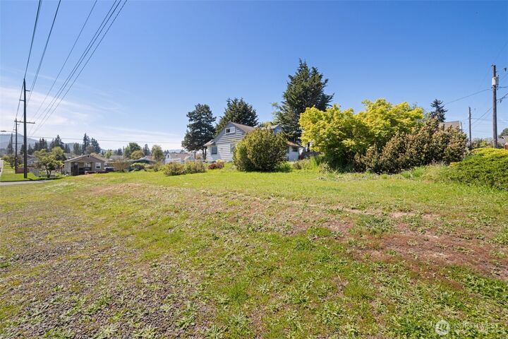 Property Photo: 905 W 11th Street WA 98363