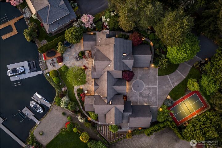 Property Photo:  3607 E Lake Sammamish Shore Lane NE  WA 98074 