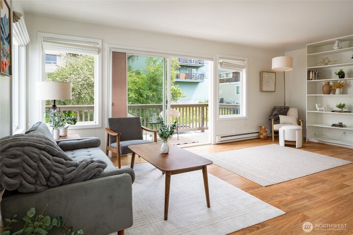 Property Photo:  2552  14th Avenue W 403  WA 98119 