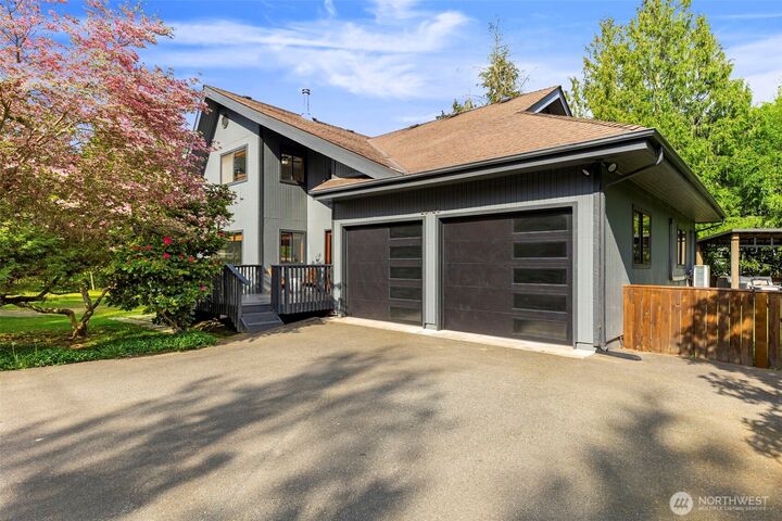 Property Photo: 26120 220th Avenue SE WA 98038