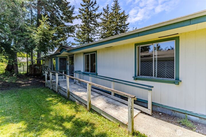Property Photo:  2119  Victoria Avenue  WA 98368 