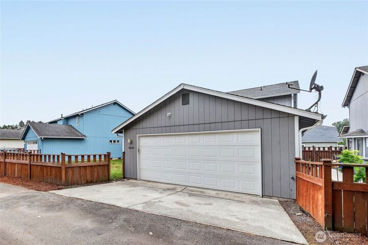 Property Photo:  7409  Village Drive  WA 98390 