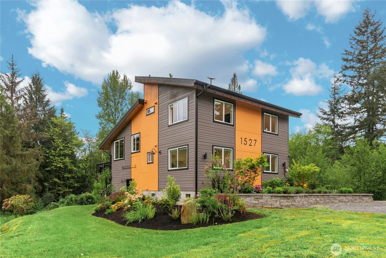 Property Photo:  1527  Newberg Road  WA 98290 