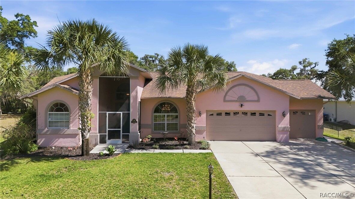 Property Photo:  8204 E Fairway Loop  FL 34450 