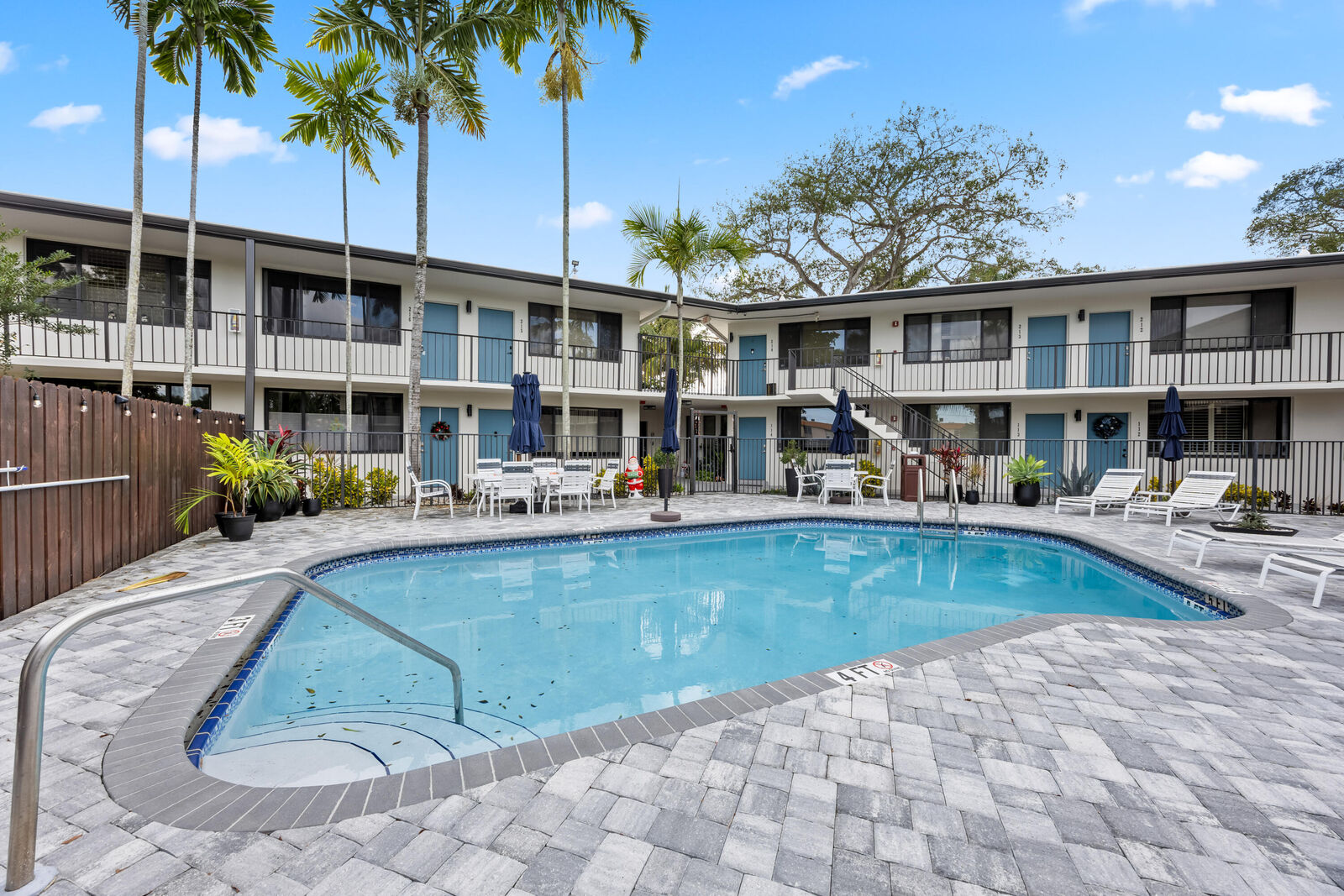 Property Photo:  1901 N Andrews Avenue 216  FL 33311 