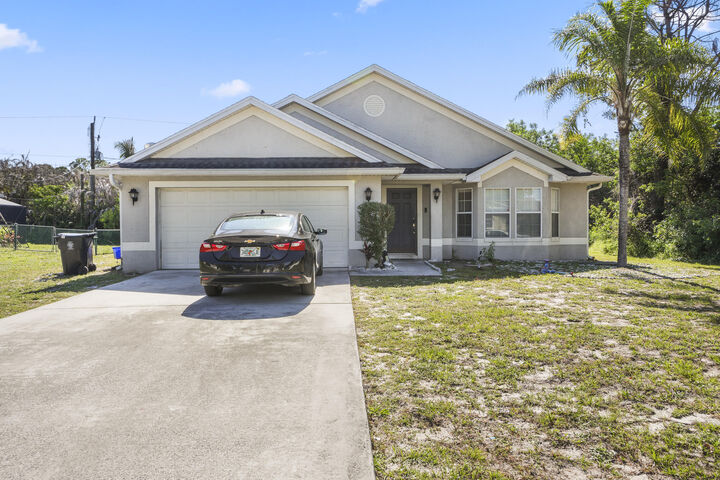 Property Photo: 609 NW Cardinal Drive FL 34983