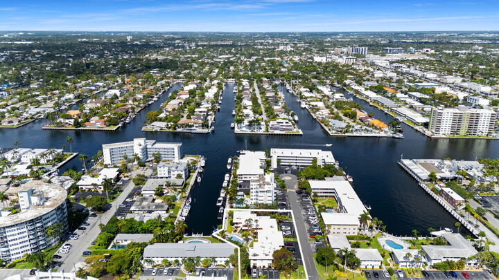 Property Photo:  2825 NE 33rd 201  FL 33308 