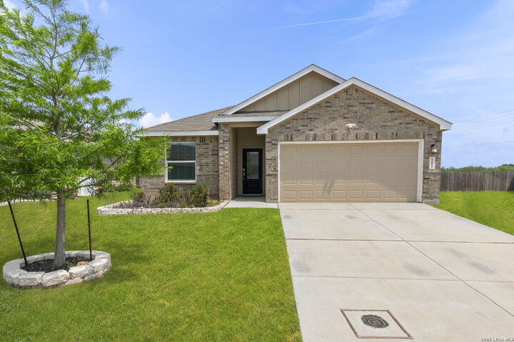 Property Photo: 105 Olympic Cv TX 78155