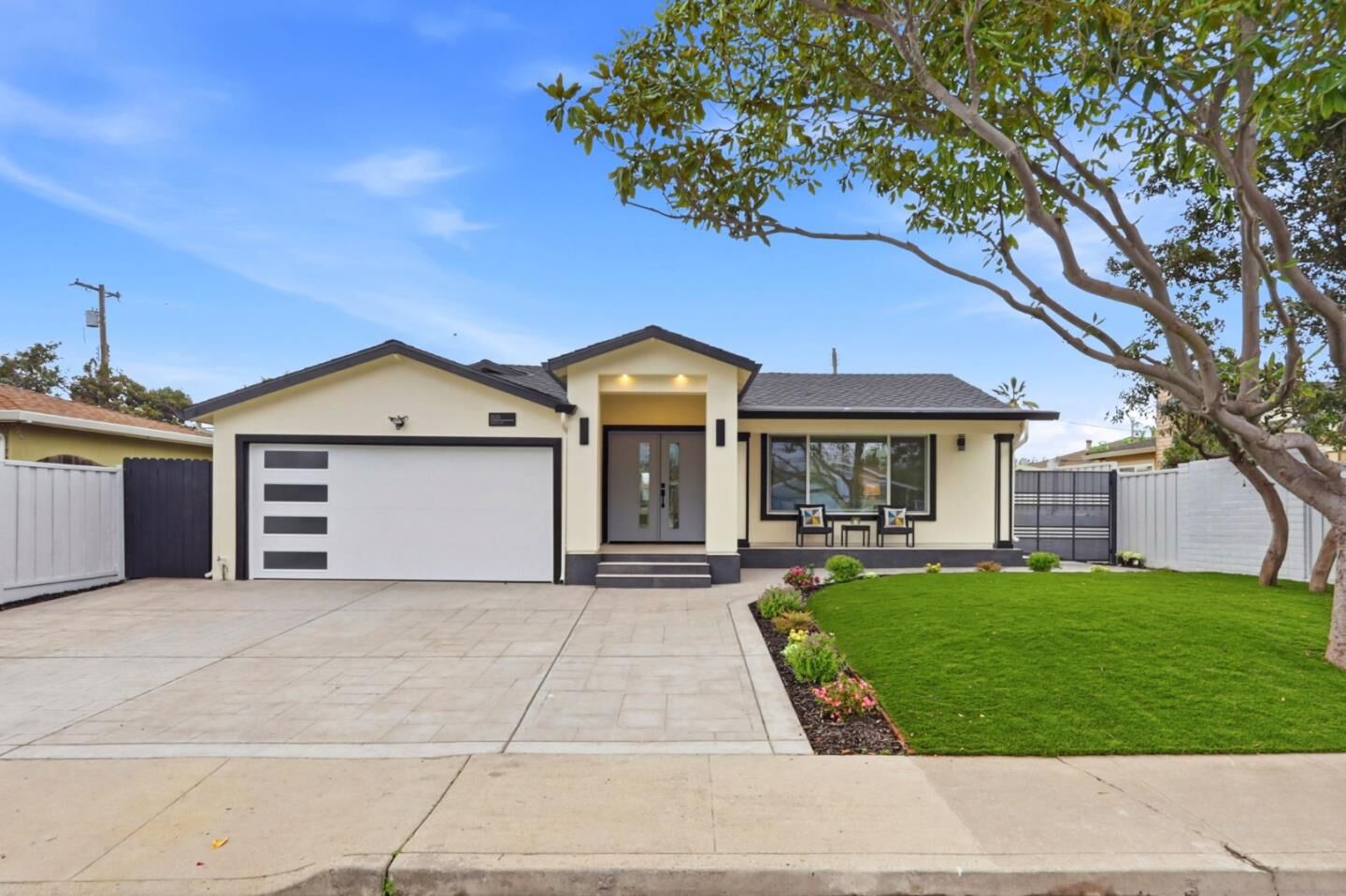 Property Photo:  2121 Francis Avenue  CA 95051 