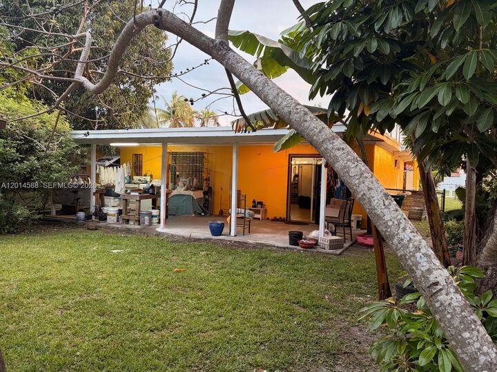 Property Photo:  3721 SW 104th Ct  FL 33165 