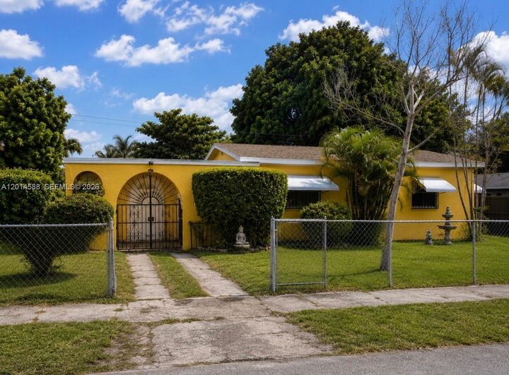 Property Photo: 3721 SW 104th Ct FL 33165