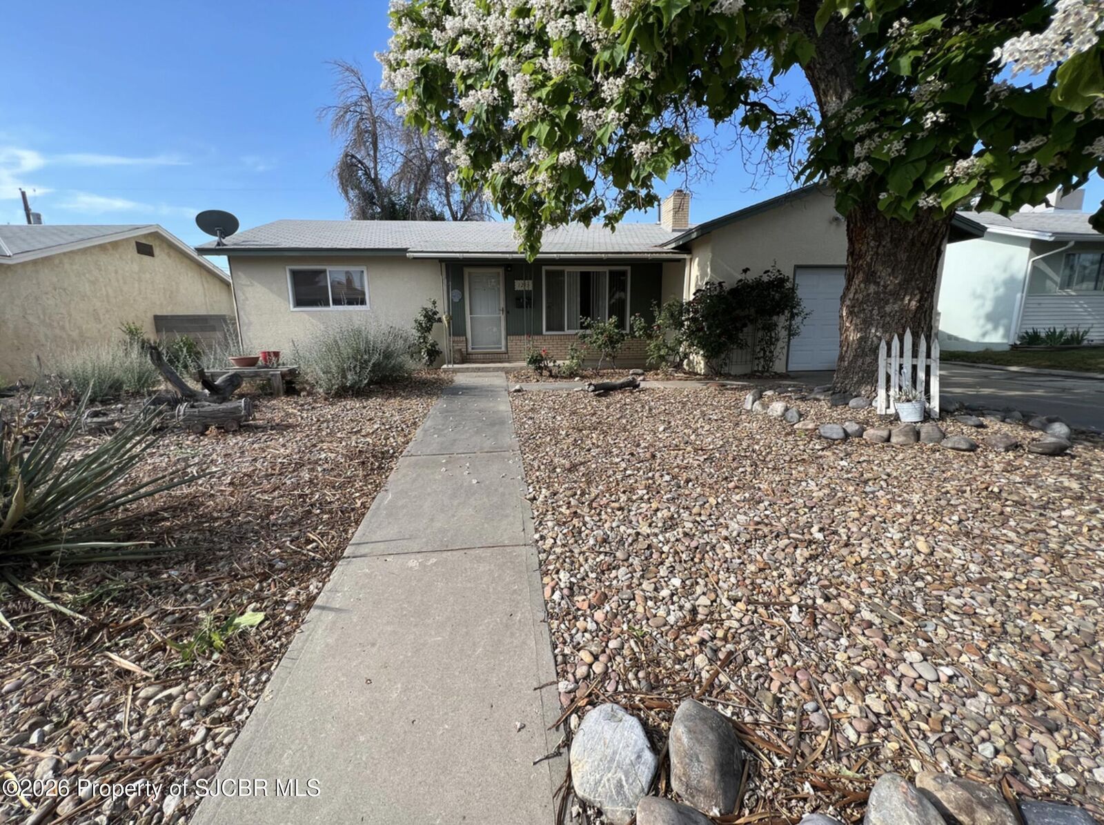 Property Photo: 1213 E 16th Street NM 87401