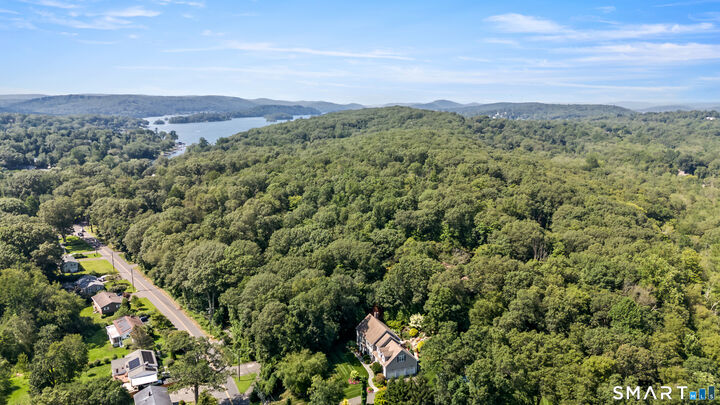 Property Photo:  