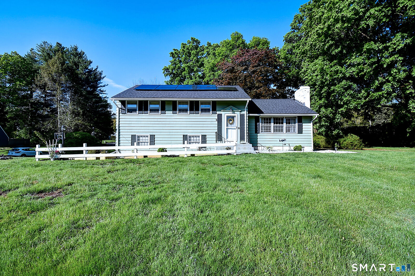 Property Photo:  1221 Poquonock Avenue  CT 06095 