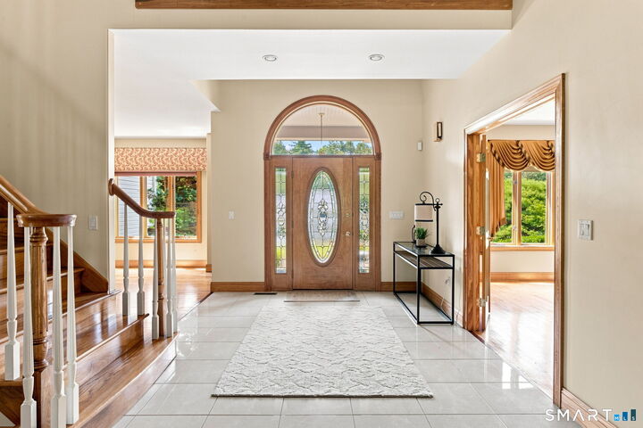 Property Photo:  44 Chippenwood Lane  CT 06010 