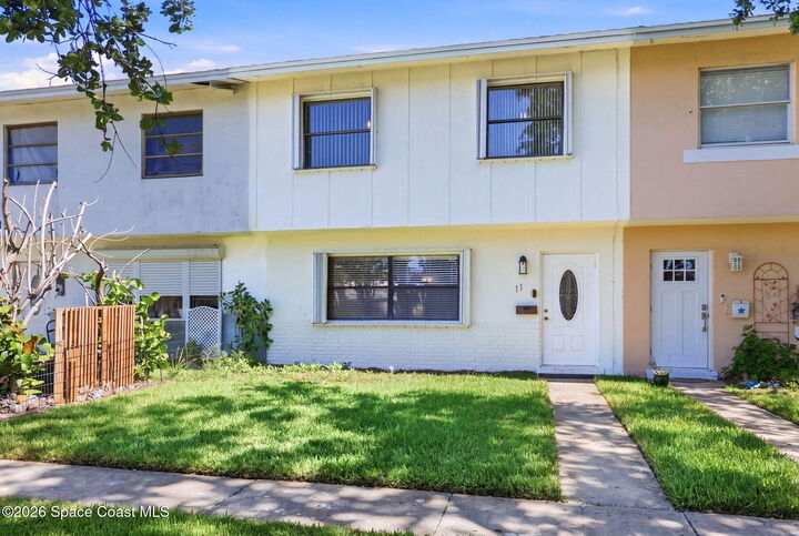 Property Photo: 11 Fillmore Court FL 32937