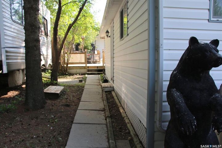Property Photo:  Beach Rv R Lake Address 18 Poplar  SK  
