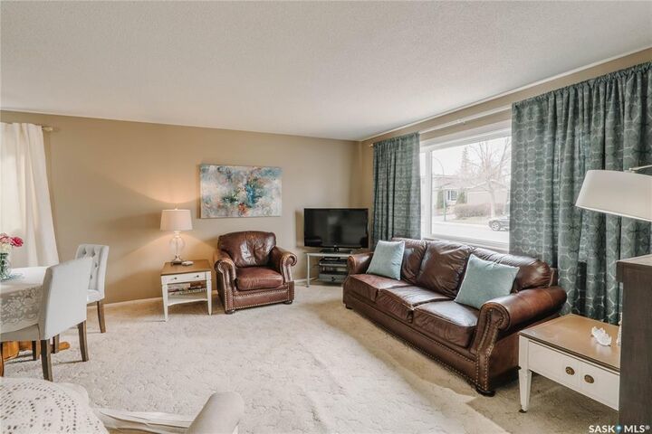 Photo de la propriété:  134 Maclean Crescent  SK S7J 2R7 