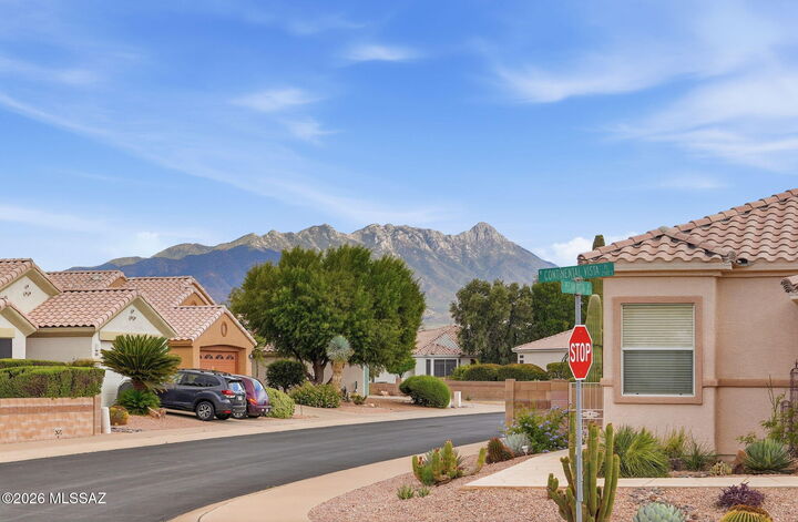 Property Photo:  333 W Continental Vista Place  AZ 85614 