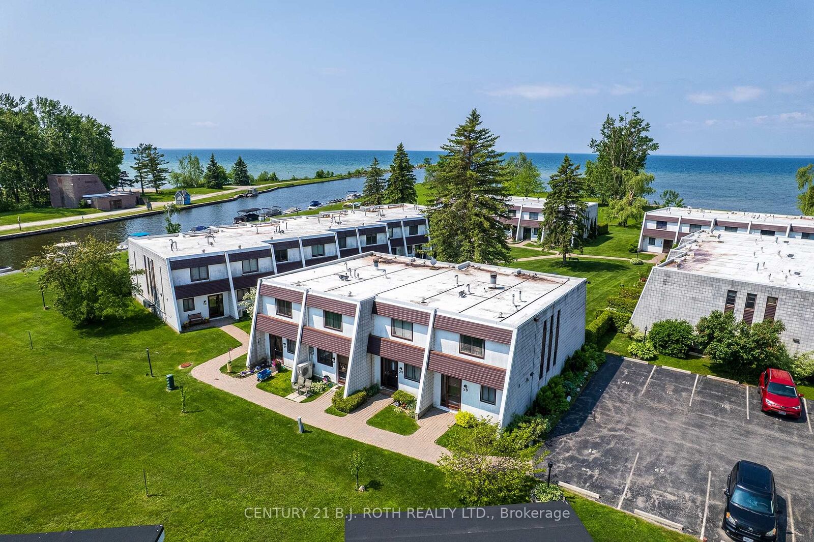 Property Photo:  1 Paradise Boulevard 26  ON L0K 1B0 