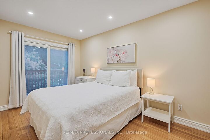 53 Tilden Crescent — photo 1