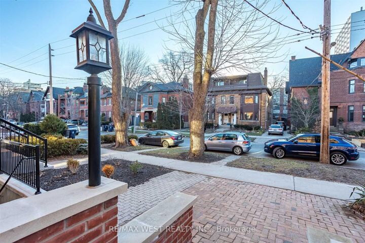 Property Photo: 125 Madison Avenue ON M5R 2S3