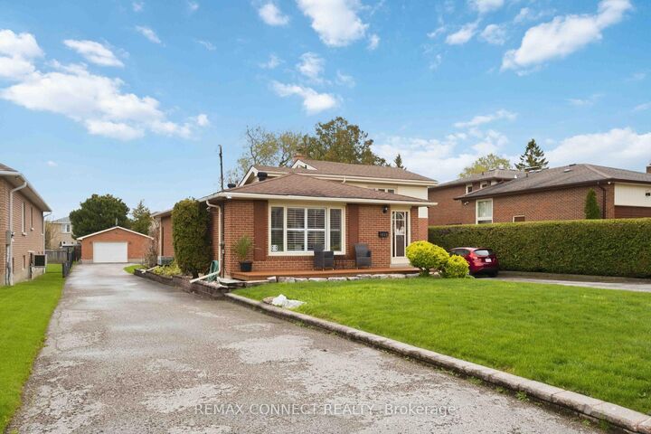 Property Photo: 1805 Woodview Avenue ON L1V 1L3