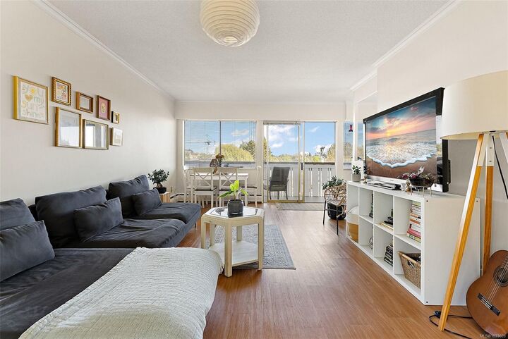 Property Photo:  964 Heywood Ave 309  BC V8V 2Y5 