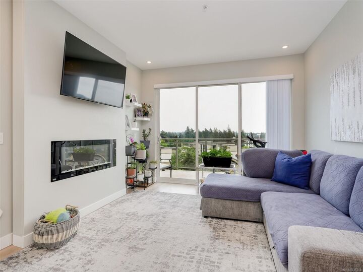 Property Photo:  967 Whirlaway Cres 605  BC V9B 0Y1 