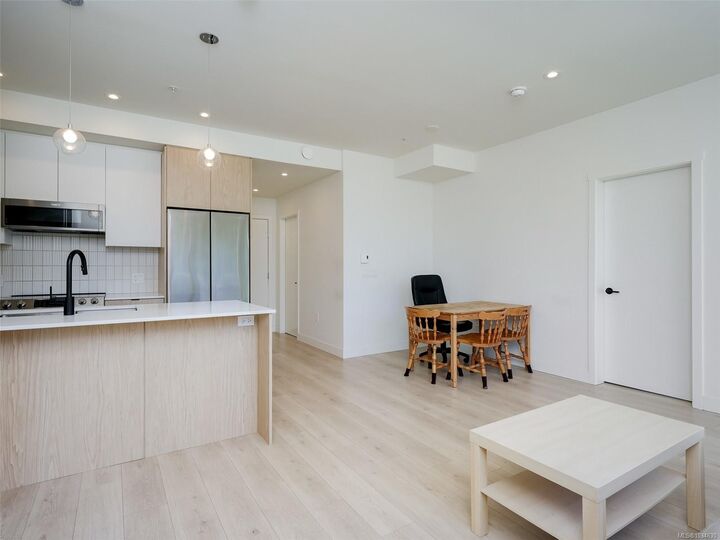 Property Photo:  1301 Hillside Ave 308  BC V8T 2B3 