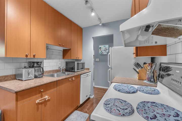 Property Photo:  170 E 3rd Street 107  BC V7L 1E6 