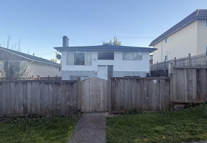 3466 E 2nd Avenue — photo 1