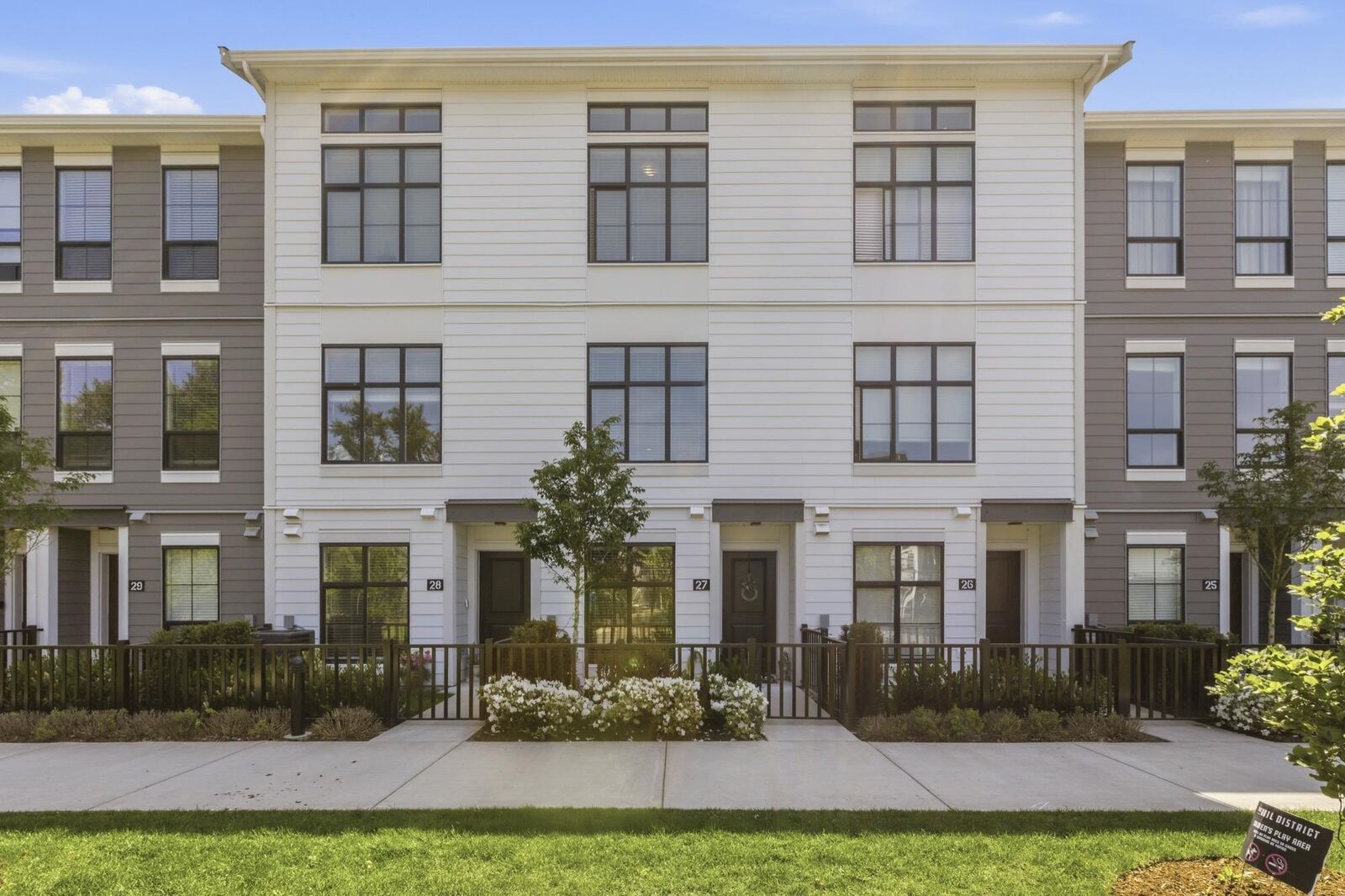 Property Photo:  2774 Montrose Avenue 27  BC V2S 0N4 