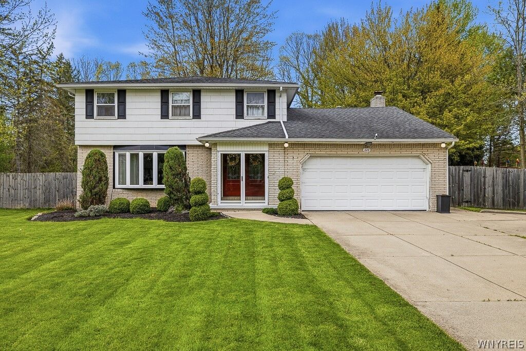Property Photo:  228 Countryside Lane  NY 14221 