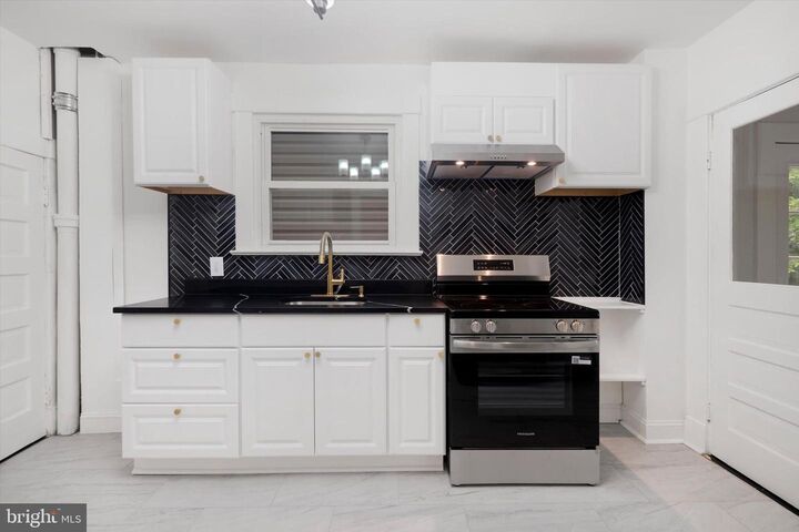 Property Photo:  323 Fairview Avenue  VA 22601 