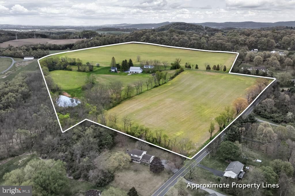 Property Photo:  1269 Possum Lane  PA 19533 