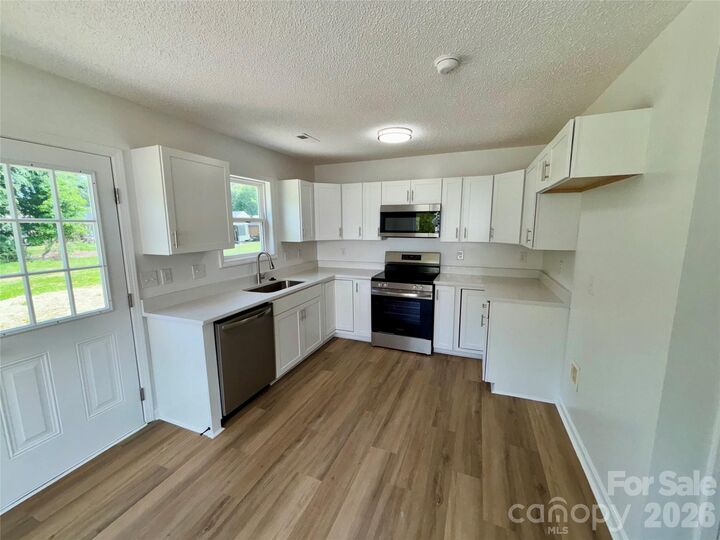 Property Photo:  1002 Crescent Way  NC 28174 