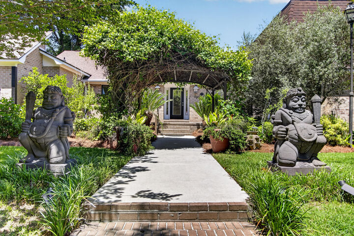 Property Photo:  18 Old English Drive  SC 29407 