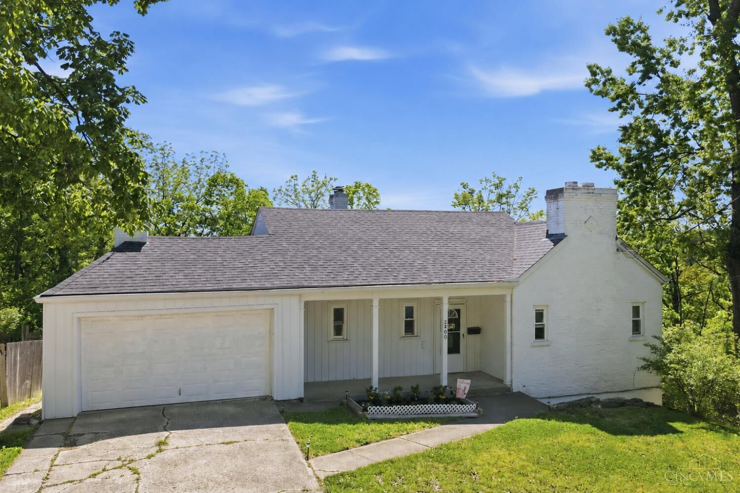Property Photo: 2400 Homestead Place OH 45211