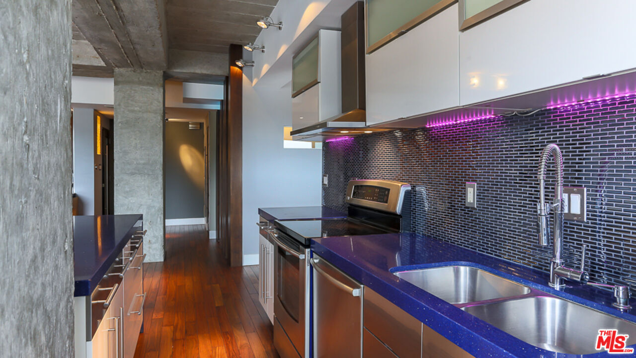 Property Photo:  7250 Franklin Ave  CA 90046 