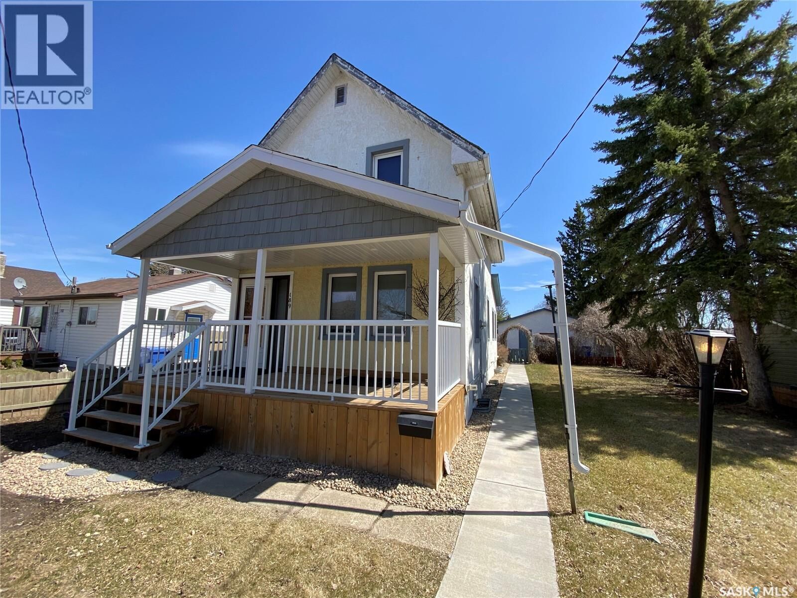 Property Photo:  189 Seventh Avenue N  SK S3N 0X3 