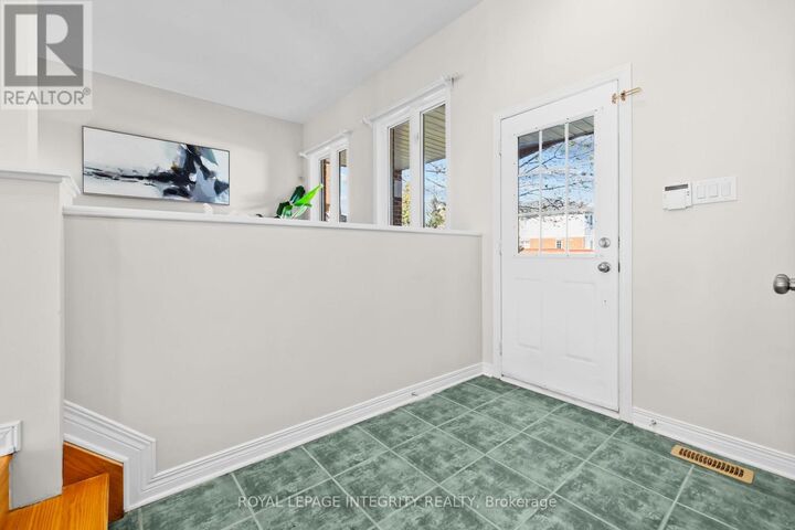 Property Photo:  4 Tamarack Place North  ON K2J 4R3 