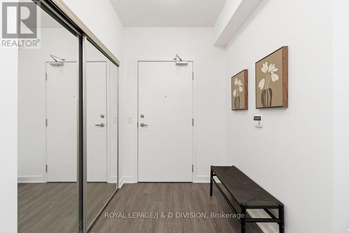 Property Photo:  99 Broadway Avenue 1807  ON M4P 0E3 