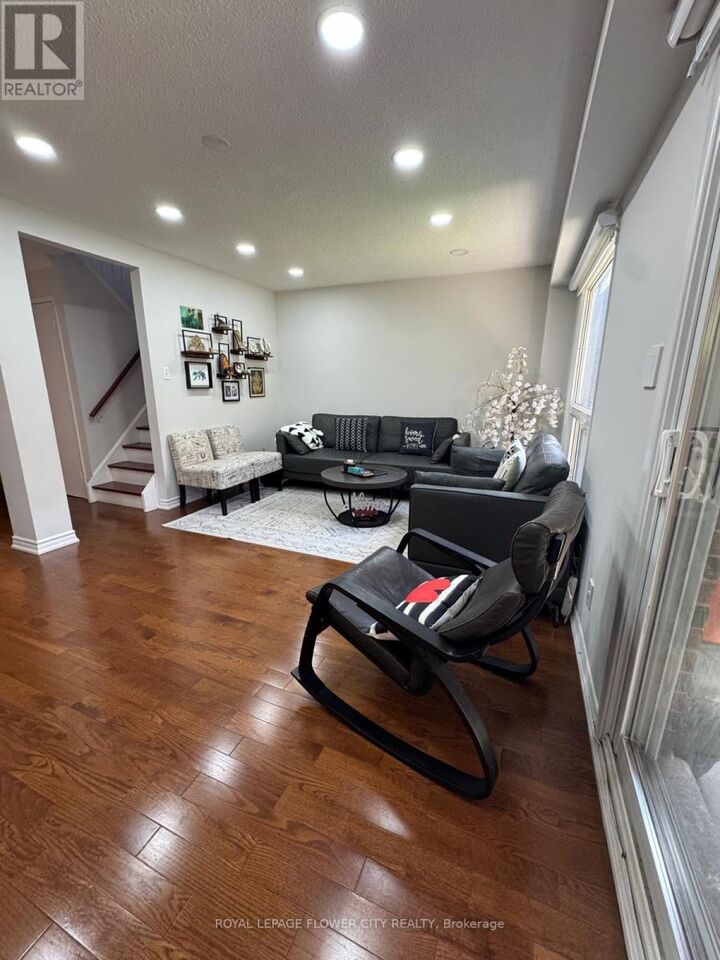 Property Photo:  4102 Bishopstoke Lane West  ON L4Z 1M5 