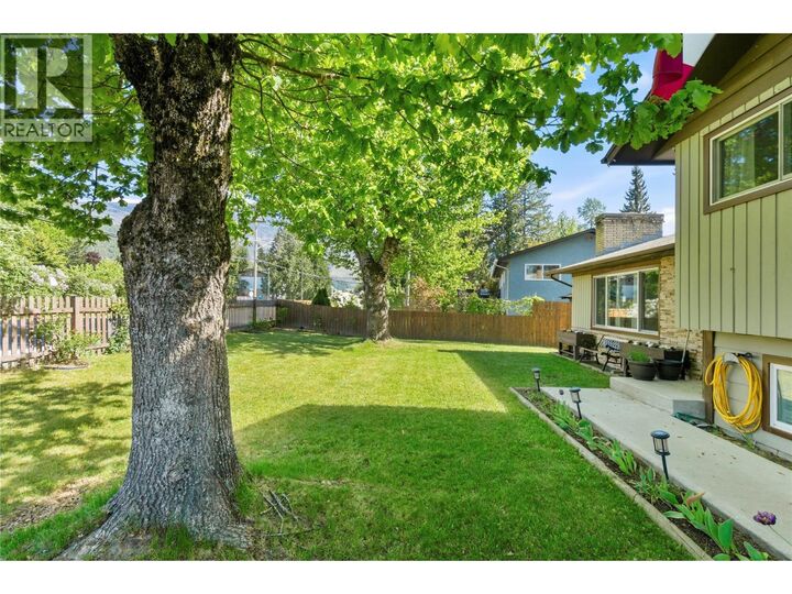 Property Photo:  606 Riverside Avenue  BC V0E 2V0 