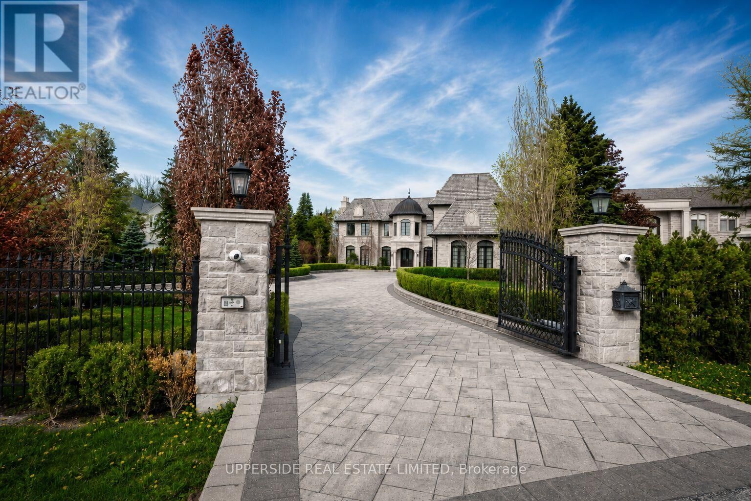 Property Photo:  29 Riverside Boulevard West  ON L4J 1H4 